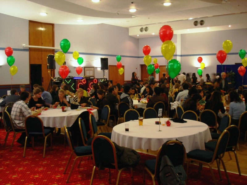 When I entered the ballroom, I was pretty surprised by those colourful balloons. As we was nearly late, the room was already packed with students.